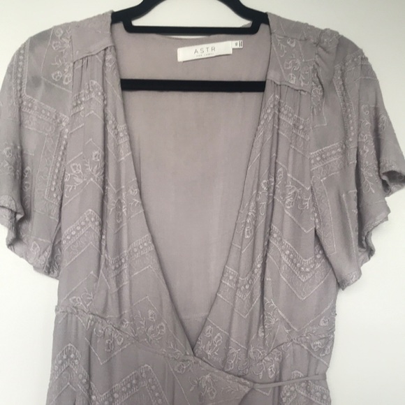 Lavender wrap dress - Picture 3 of 4